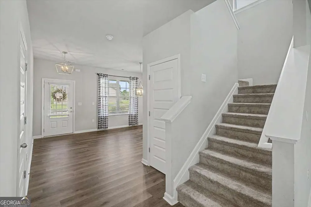 212 Mcginnis CIR Calhoun, GA 30701