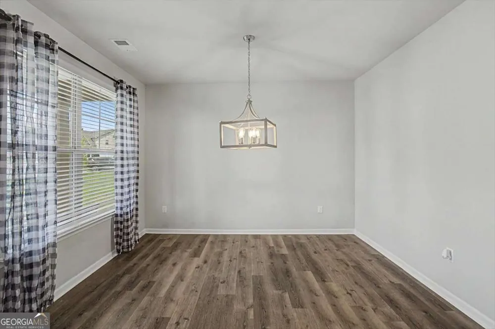 212 Mcginnis CIR Calhoun, GA 30701