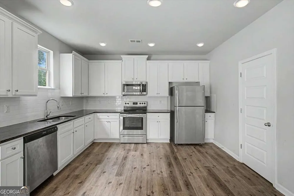 212 Mcginnis CIR Calhoun, GA 30701