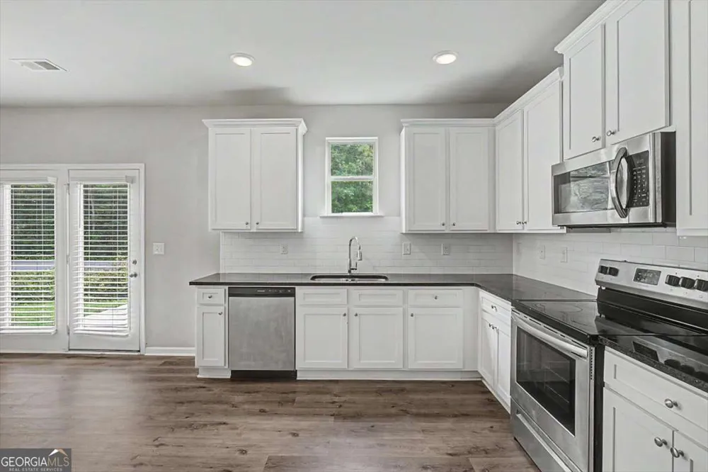 212 Mcginnis CIR Calhoun, GA 30701