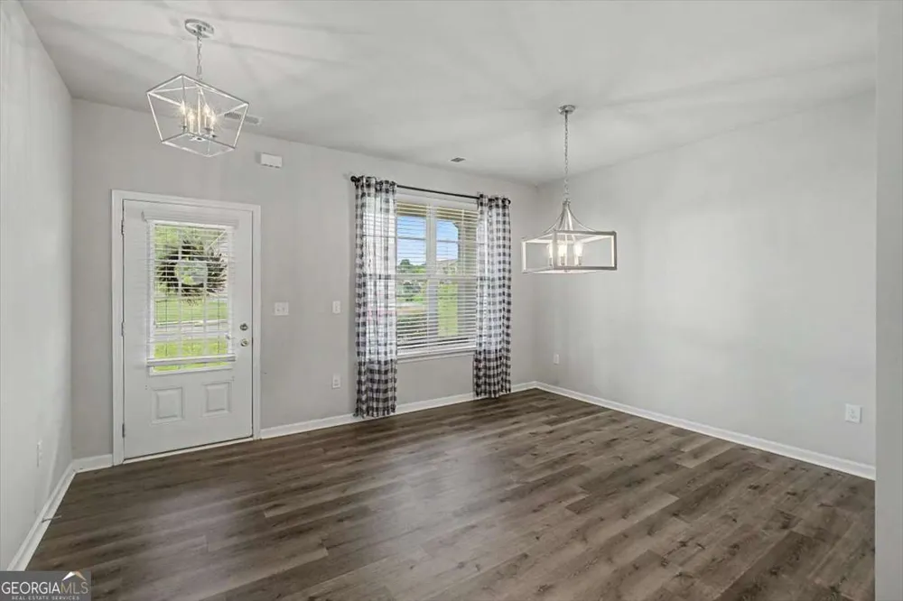 212 Mcginnis CIR Calhoun, GA 30701
