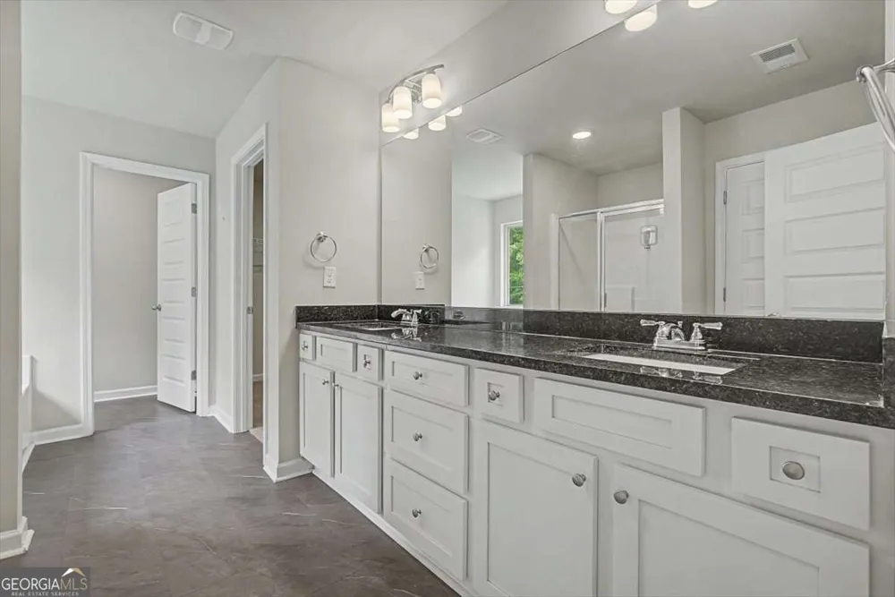 212 Mcginnis CIR Calhoun, GA 30701