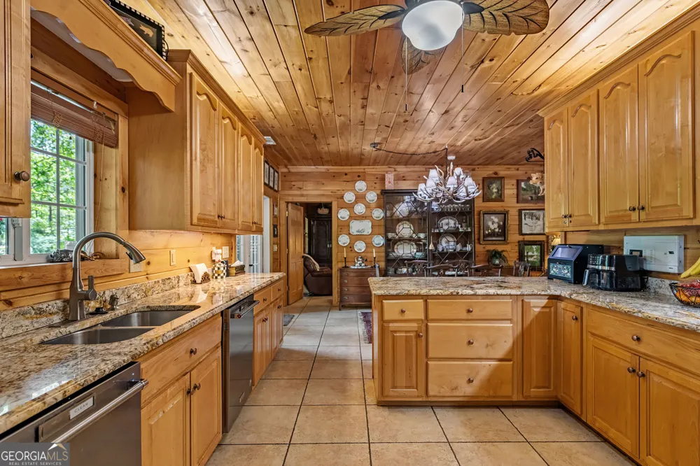 940 Knollwood RD Mineral Bluff, GA 30559