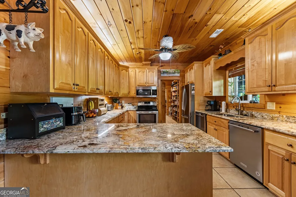 940 Knollwood RD Mineral Bluff, GA 30559