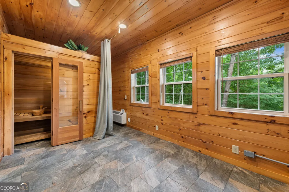 940 Knollwood RD Mineral Bluff, GA 30559