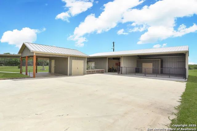 891 Hopkinsville Rd Cuero, TX 77954