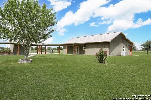 891 Hopkinsville Rd Cuero, TX 77954