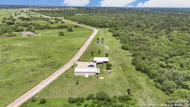 891 Hopkinsville Rd Cuero, TX 77954