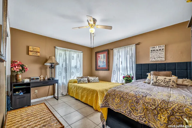 903 E Westmeyer Poth, TX 78147