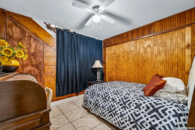 903 E Westmeyer Poth, TX 78147