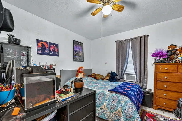 903 E Westmeyer Poth, TX 78147