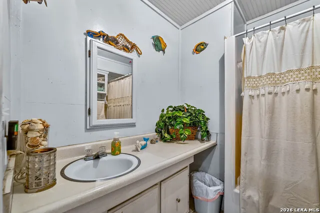 903 E Westmeyer Poth, TX 78147