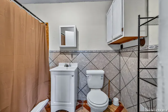 903 E Westmeyer Poth, TX 78147