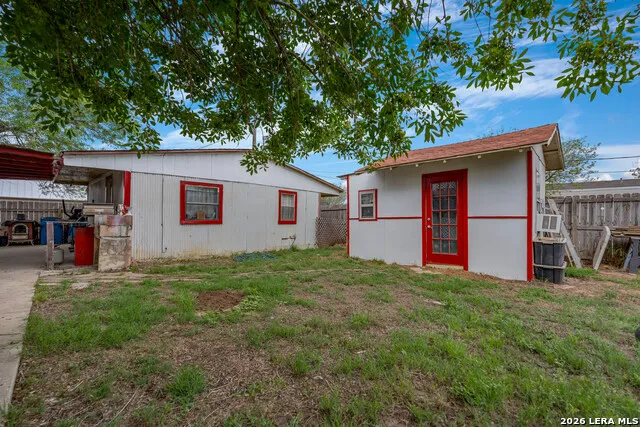 903 E Westmeyer Poth, TX 78147