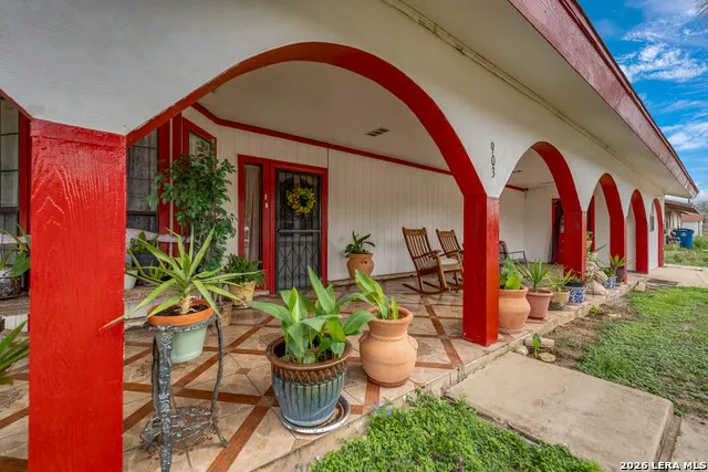 903 E Westmeyer Poth, TX 78147