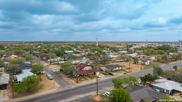 903 E Westmeyer Poth, TX 78147
