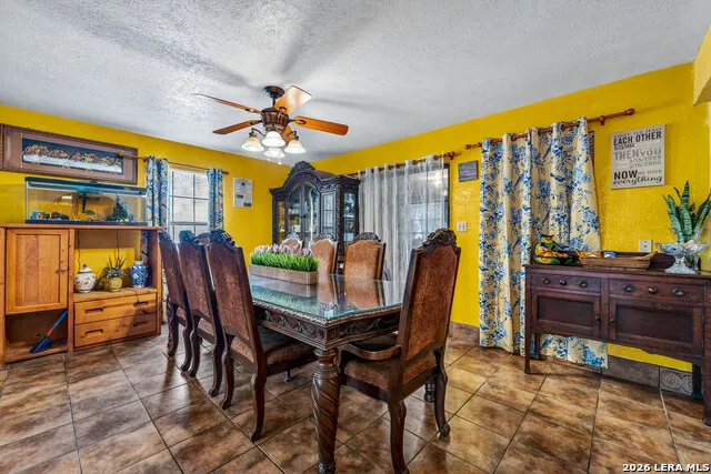 903 E Westmeyer Poth, TX 78147