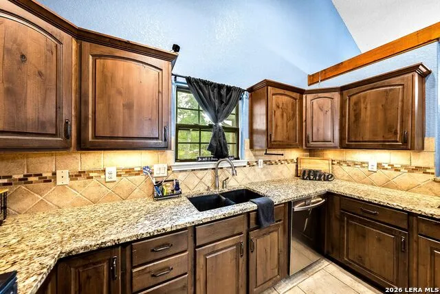 552 Jacobs Ln La Vernia, TX 78121