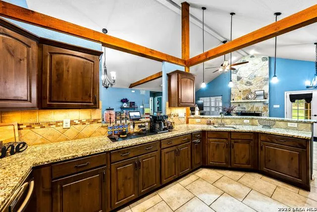 552 Jacobs Ln La Vernia, TX 78121