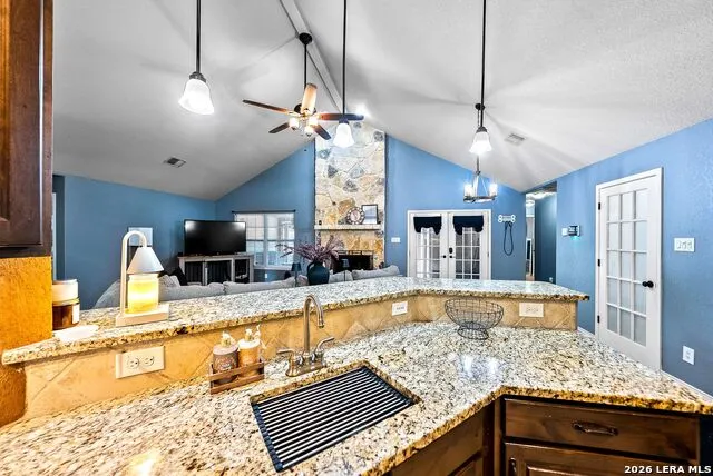 552 Jacobs Ln La Vernia, TX 78121