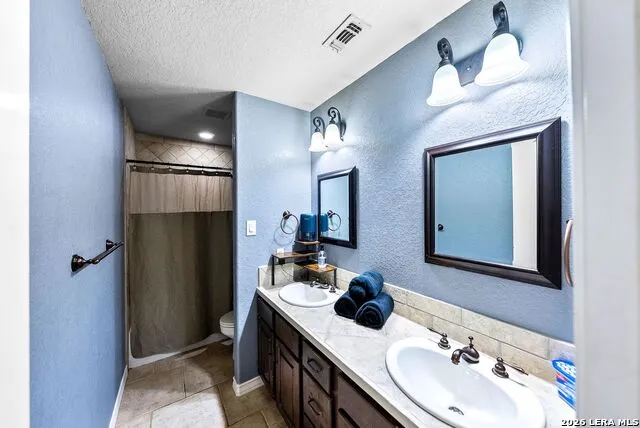 552 Jacobs Ln La Vernia, TX 78121