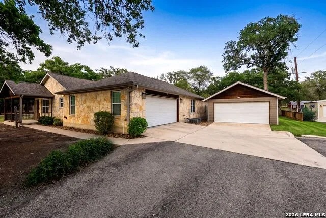 552 Jacobs Ln La Vernia, TX 78121