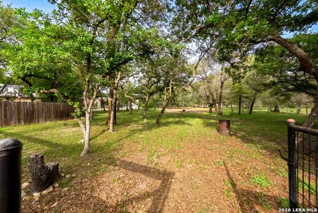 552 Jacobs Ln La Vernia, TX 78121