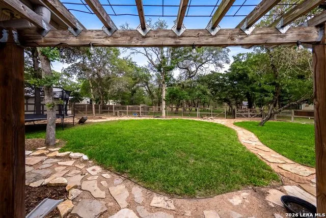 552 Jacobs Ln La Vernia, TX 78121