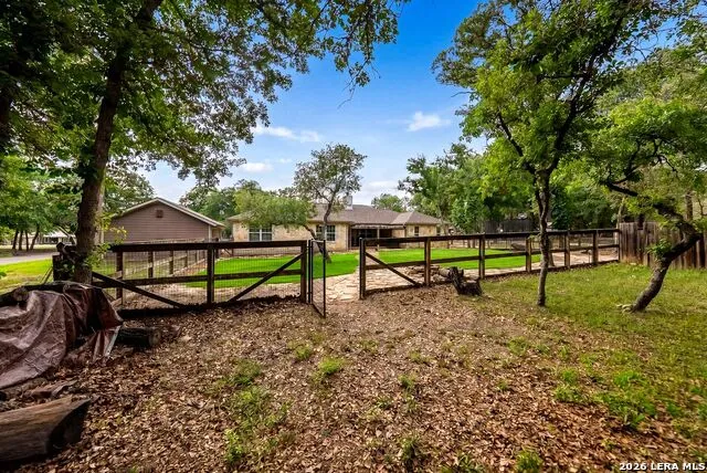 552 Jacobs Ln La Vernia, TX 78121