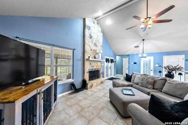 552 Jacobs Ln La Vernia, TX 78121