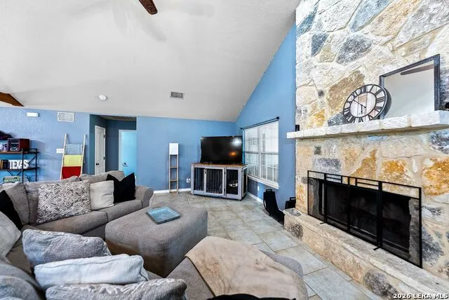 552 Jacobs Ln La Vernia, TX 78121