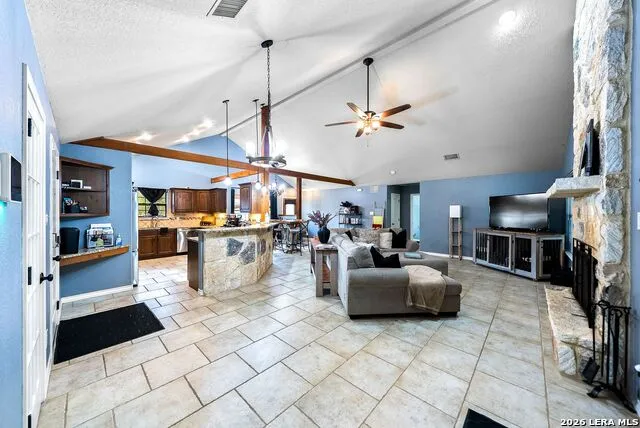 552 Jacobs Ln La Vernia, TX 78121