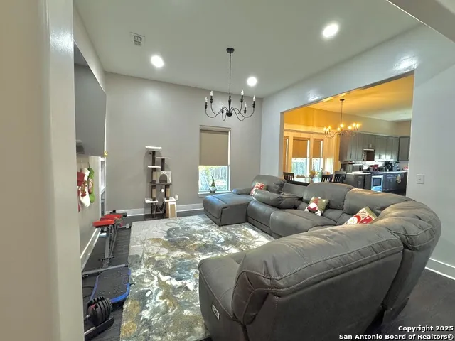 1106 High Uvalde, TX 78801
