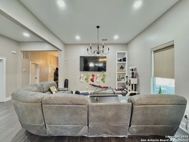 1106 High Uvalde, TX 78801
