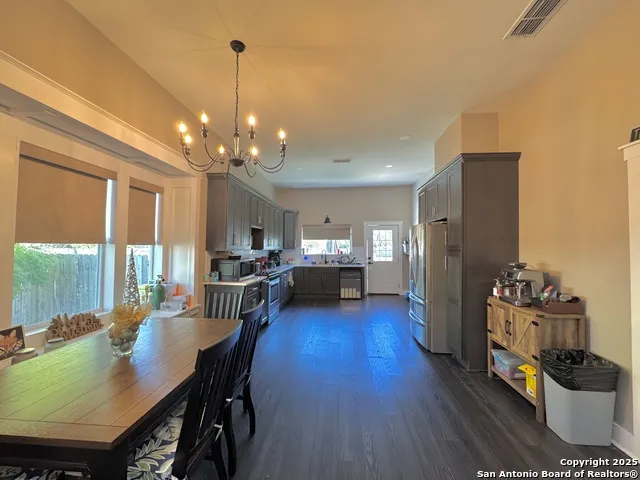 1106 High Uvalde, TX 78801