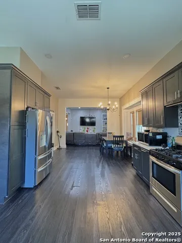1106 High Uvalde, TX 78801