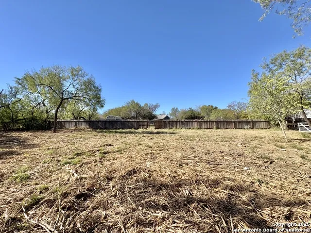 1106 High Uvalde, TX 78801