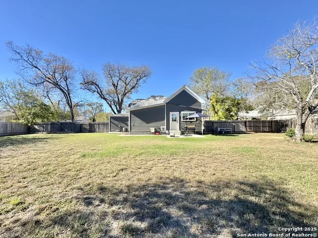 1106 High Uvalde, TX 78801