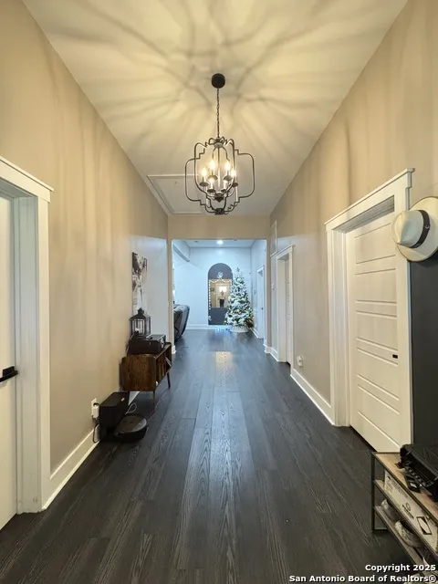 1106 High Uvalde, TX 78801