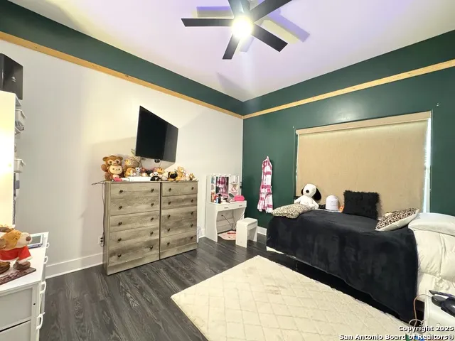 1106 High Uvalde, TX 78801