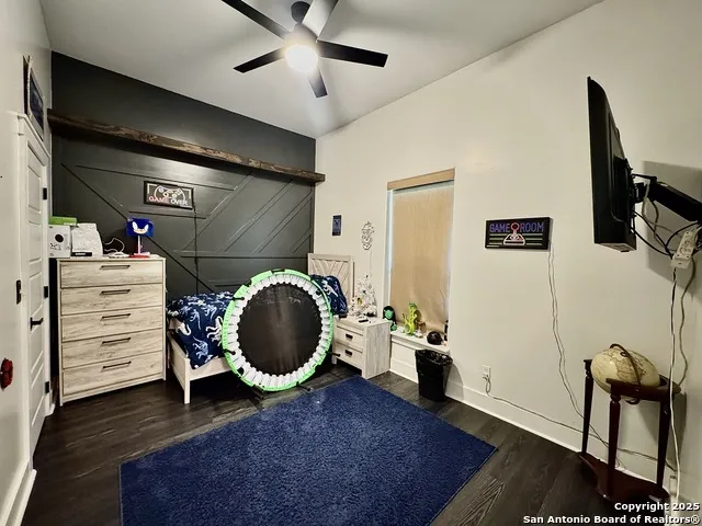 1106 High Uvalde, TX 78801