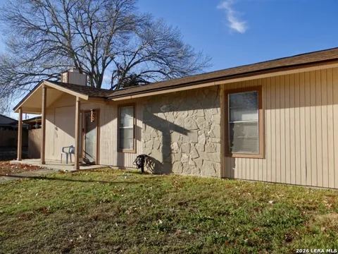 1051 Country Club #D 16