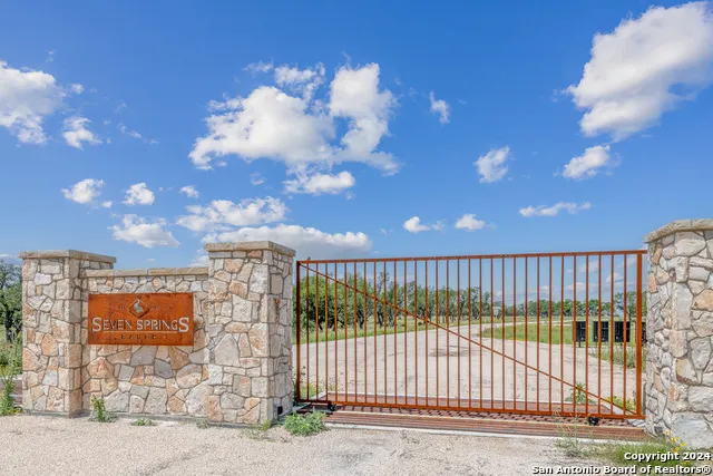 100 Spring Crossing Junction, TX 76849