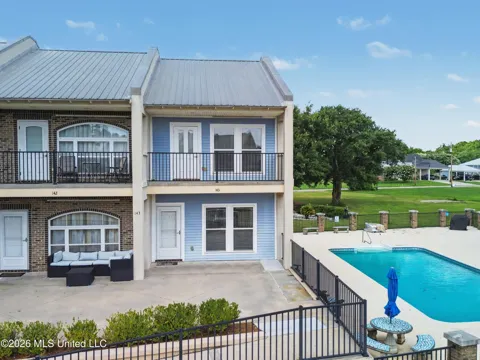 548 W Beach Boulevard