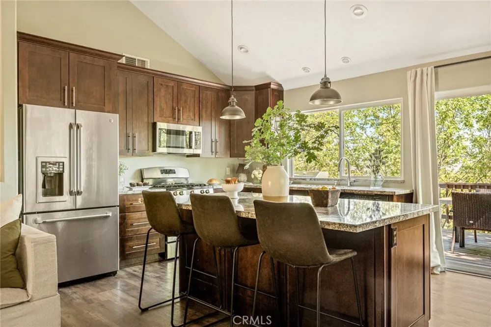1360 Montreal Lake Arrowhead, CA 92352