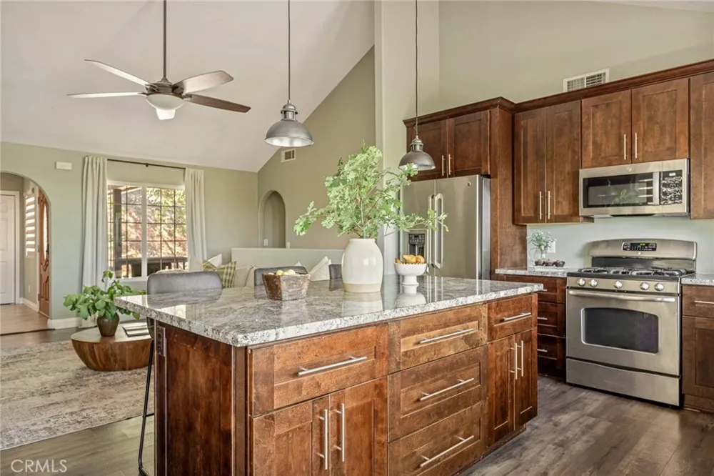1360 Montreal Lake Arrowhead, CA 92352