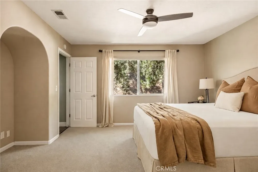 1360 Montreal Lake Arrowhead, CA 92352