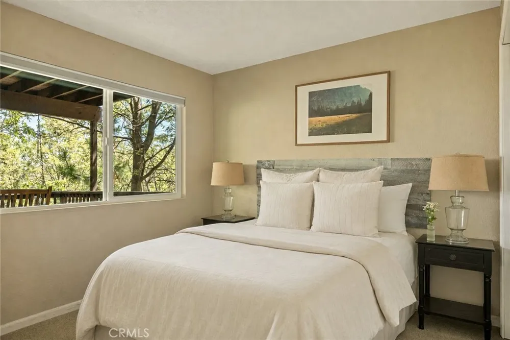 1360 Montreal Lake Arrowhead, CA 92352