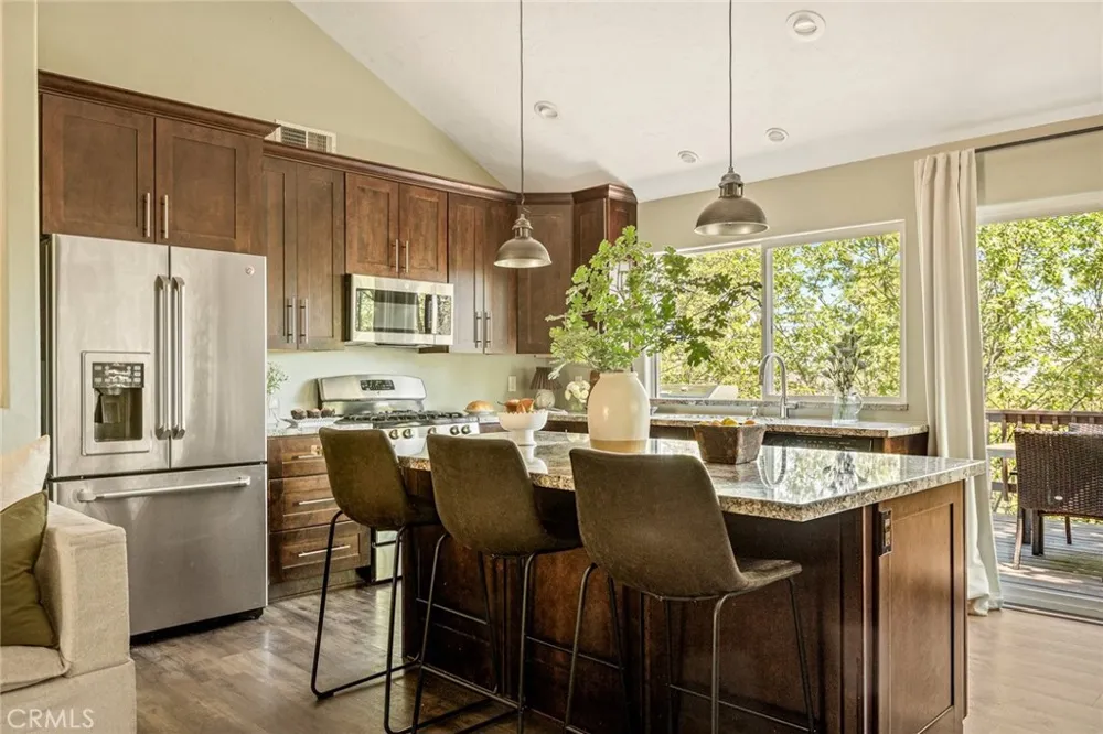 1360 Montreal Lake Arrowhead, CA 92352