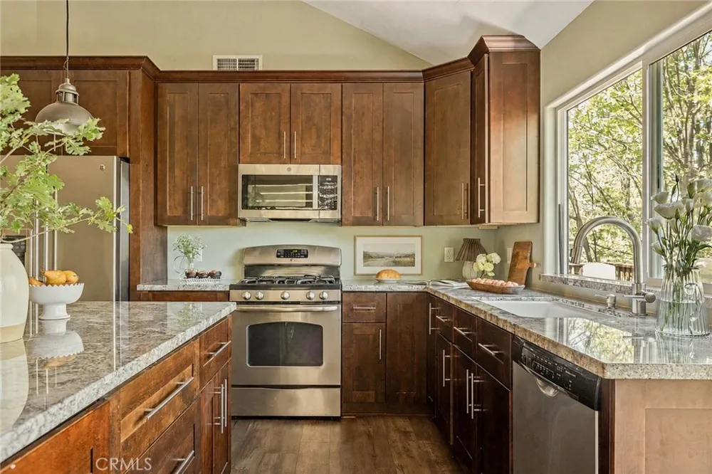 1360 Montreal Lake Arrowhead, CA 92352
